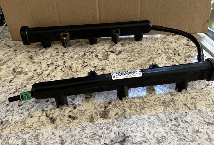 2011-2016 Dodge Grand Caravan 3.6L Fuel Rail OEM - Image 2 of 4