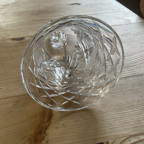 BEAUTIFUL VINTAGE CRYSTAL CUT GLASS HAND BELL - FULLY WORKING NO CHIPS OR CRACKS - Picture 5 of 5