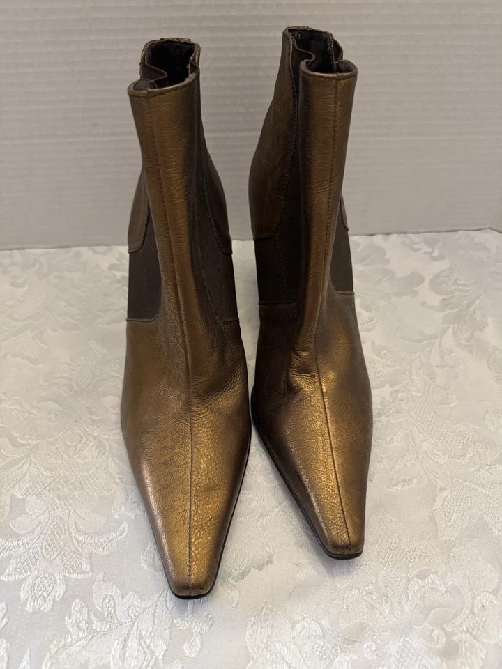 Donald Pliner Michi 8.5M Cuero Metálico Sin Cordones Botín Tacón Puntera Cuadrada Foto 2 de 4