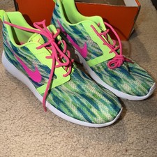 Nike Youth Running Shoe Rosherun Flight Weight GS 705486-101 Youth Sz. 6.5