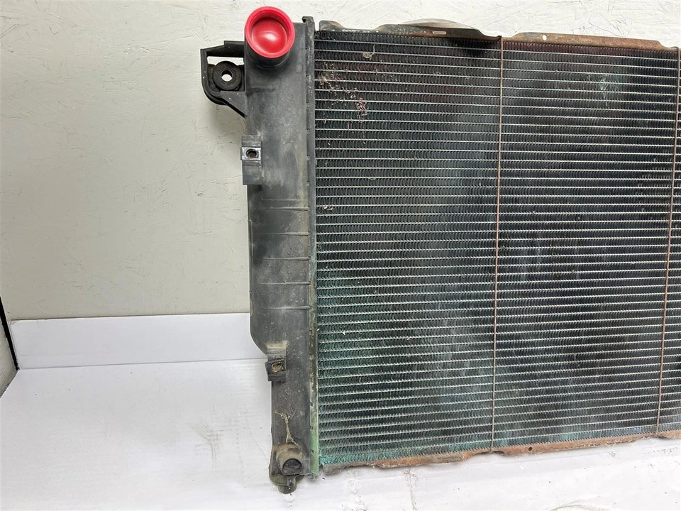 Dodge 2500 1994-2002 camioneta radiador 5,9 L diésel usado OEM Foto 2 de 4