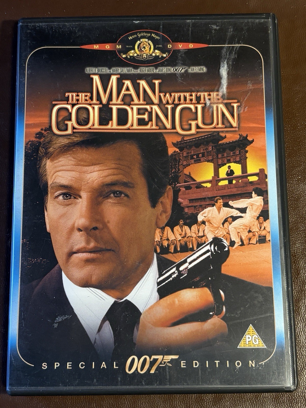 MGM's The Man With The Golden Gun DVD - 2003 - Roger Moore - Free Post
