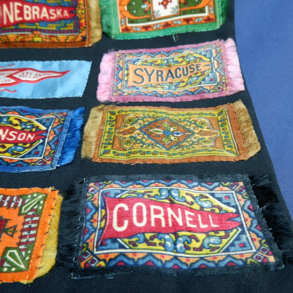 Funda Cornell Publicidad Almohada Universitaria Hecha a Mano De Colección Foto 2 de 4