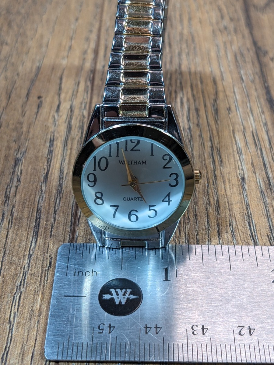 WALTHAM シルバー ヴィンテージ ウォッチ wristwatch Men's Waltham Quartz Wrist Watch Day And Date Feature 30 M