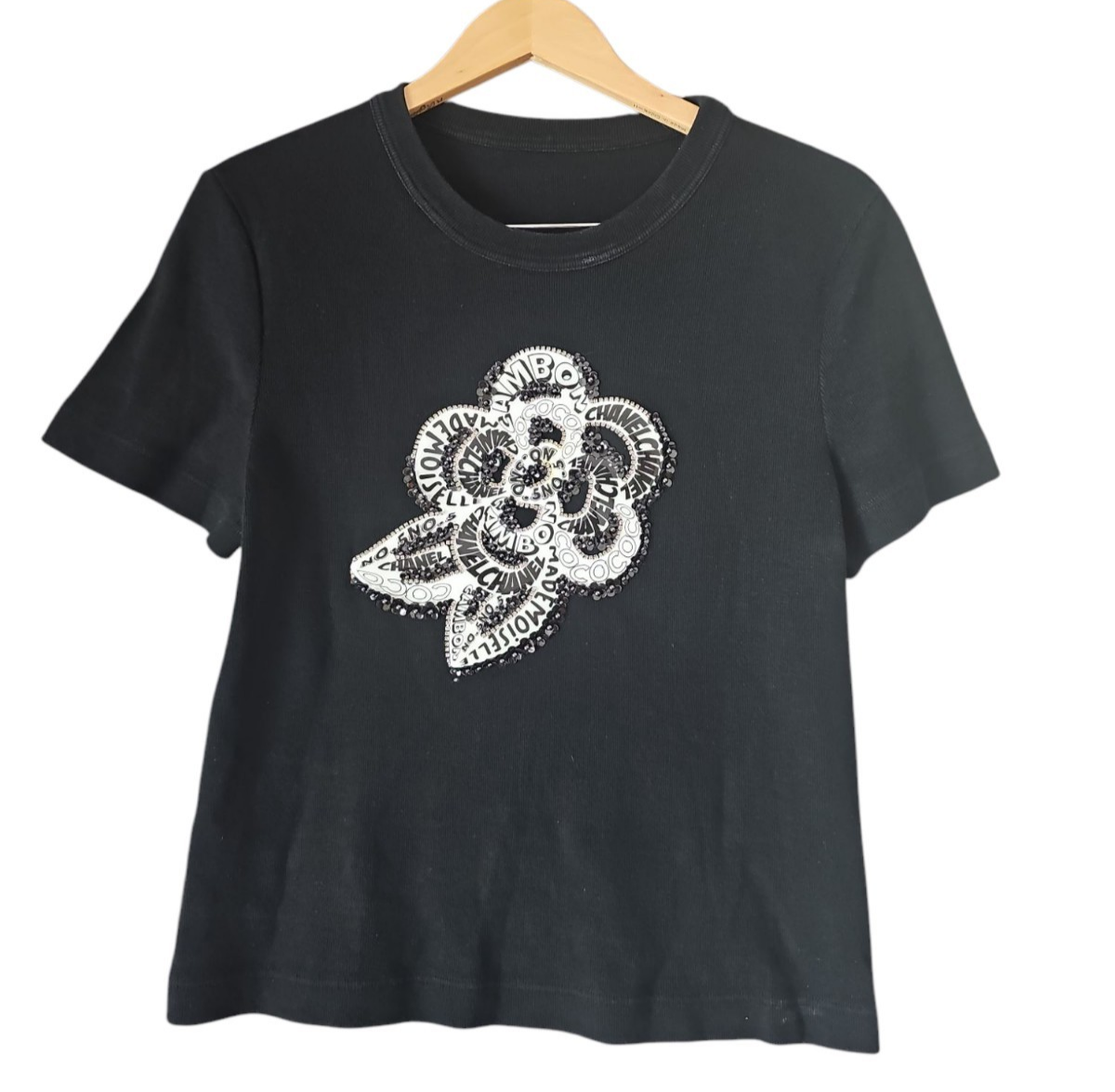 CHANELシャネル ガブリエルシャネル ロゴTシャツ38 正規品 美品トップス Chanel Black Ribbed White Camellia Logo Graphic Beaded Crystal T