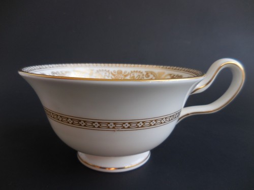 WEDGWOOD FLORENTINE GOLD TEA CUP PEONY SHAPE EXCELLENT CONDITION W4219 DRAGONS - Picture 9 of 10