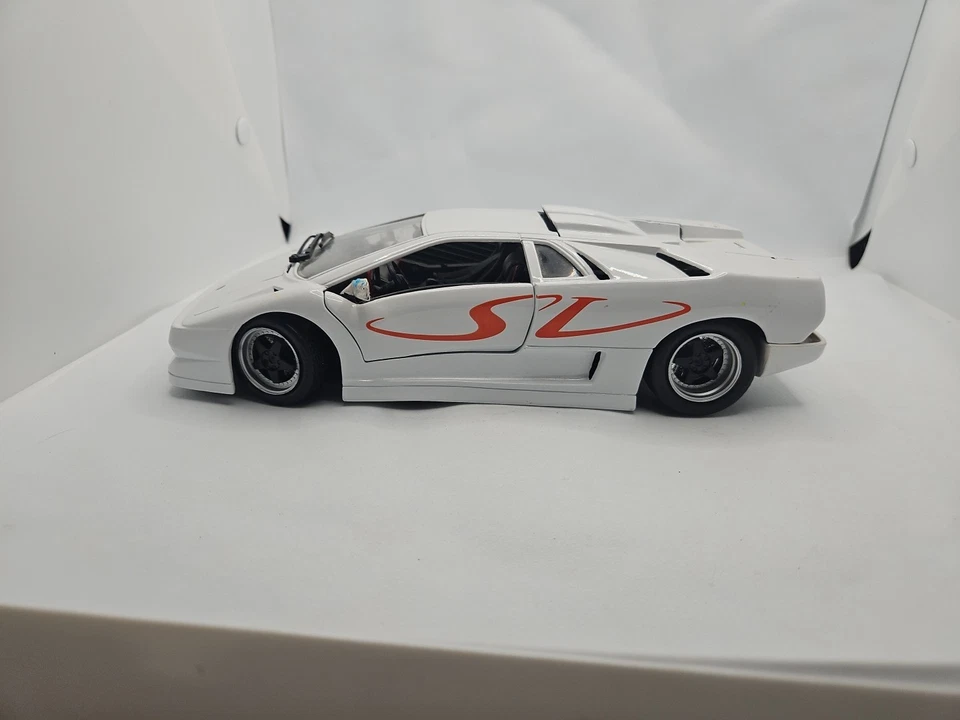 Maisto Die-cast 1:18 Lamborghini Diablo S V White pre owned #BXH - Image 4 of 4