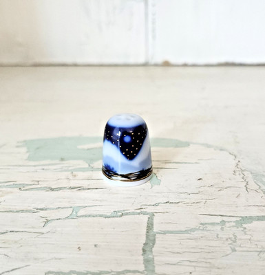 Vintage 1983 PORSGRUND Norway Annual Porcelain Thimble Blue & White