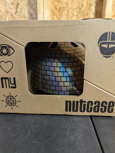 NUOVO casco bici da strada Nutcase con MIPS taglia Large Staying Alive 360 riflettente - Foto 3 di 8