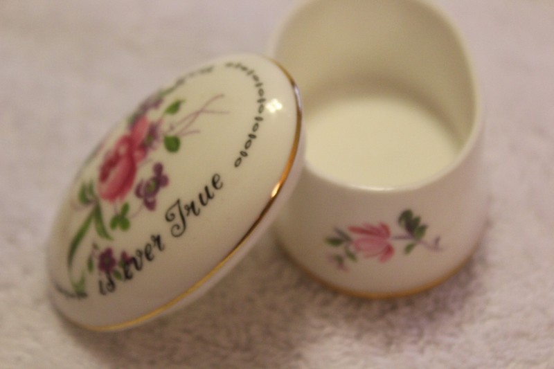 Redyced Shipping! LOVELY OVAL CROWN STAFFORDSHIRE ENGLAND MOTTO TRINKET BOX