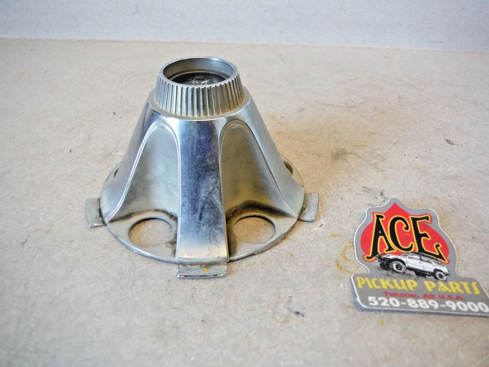 66 1966 Plymouth Barracuda Valant OEM Center Cap 2530340 Foto 2 de 4