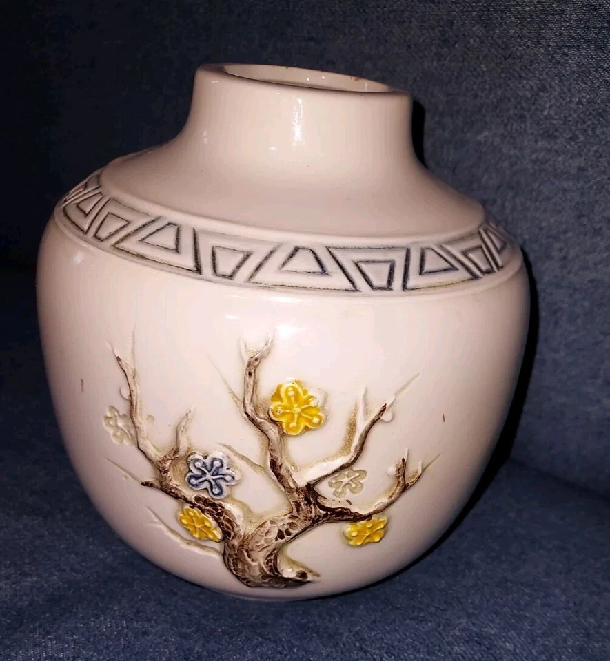 Винтажная керамическая 3D-ваза с цветочным дизайном керамика высота 6,5 дюйма ширина 6 дюймов - Изображение 2 из 3