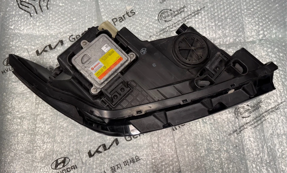 Genesis G80 DH PE FL Xenon LEFT USED GENUINE 92101 B1170 - Image 3 of 4