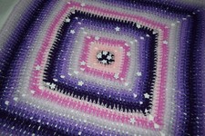 Copertina neonato uncinetto quadrata 75x75, toni del viola, bottoni neve