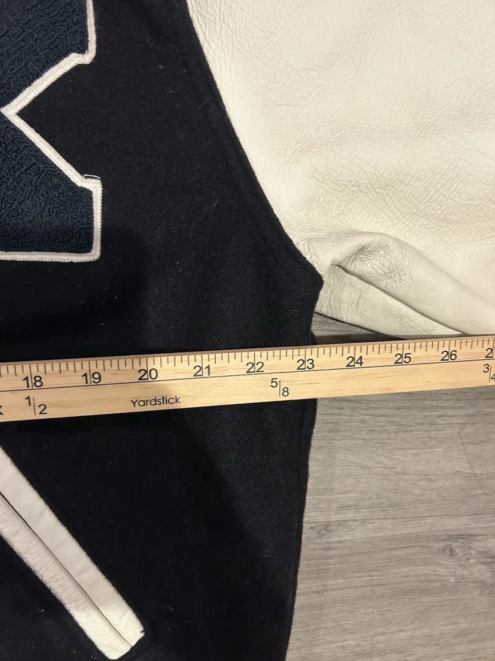 Chaqueta universitaria vintage años 90 “Klein University” con logo bordado Foto 4 de 4