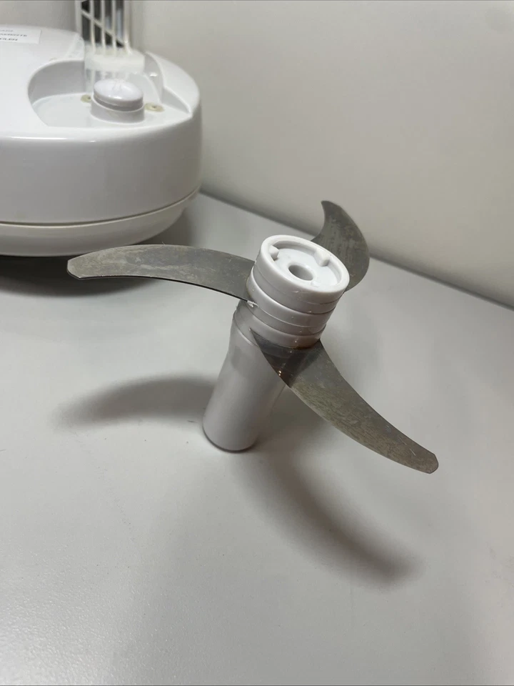 Pampered Chef Manual Food Processor 2581 Chopper 3 cups 5.5" - Image 4 of 4