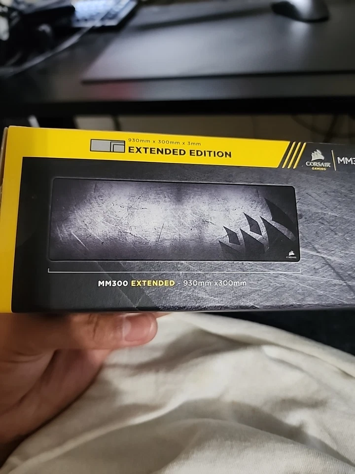 Corsair MM300 Anti-Fray Cloth Gaming Mouse Pad Extended Edition (93cm x 30cm) - Image 3 of 3