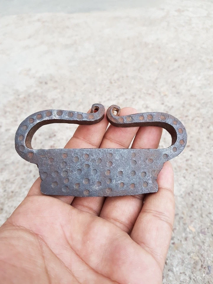 Vintage Iron Fire Striker Flint Heavy Dotted Museum Quality Rare Handmade FS3 - Image 3 of 4