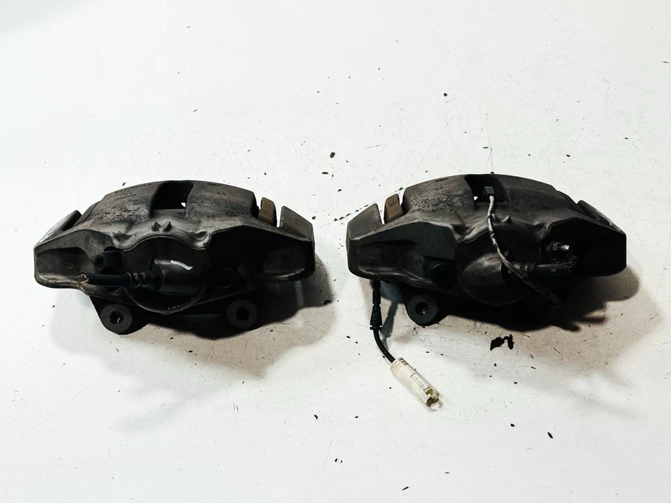 07-13 Juego de pinzas de freno delanteras BMW E90 E91 E92 E93 335i 335xi 57/30/348 OEM Foto 3 de 4