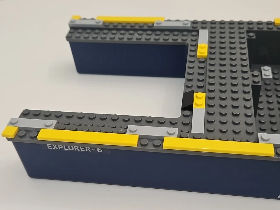 LEGO Boat Hull Giant Bow 40x20x 7 Deep Sea Exploration Vessel Ship & Deck 60095 - Image 3 of 4