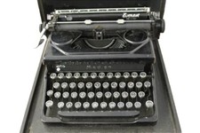 Macchina da scrivere Everest mod 90 vintage antica made in Itlaly