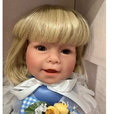 Lee Middleton Original Dolls ''Blue Bell'' Model 01139-2004-215/350 NEW in Box! 