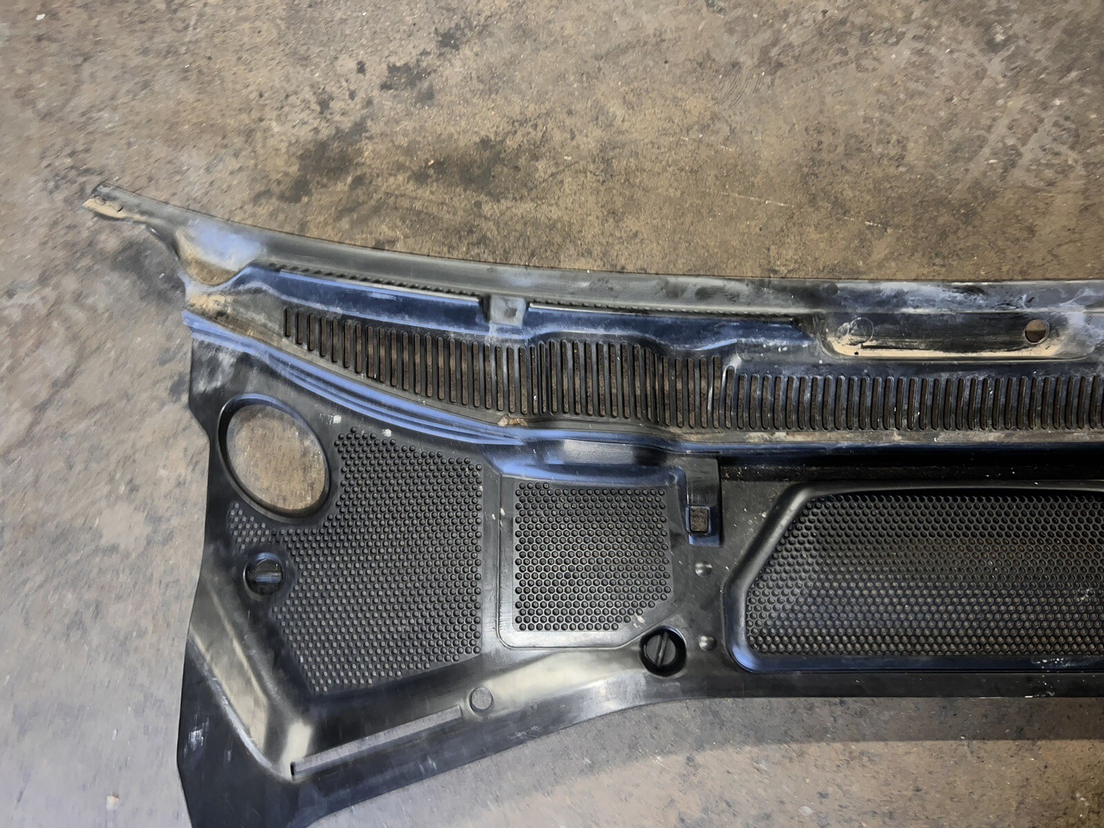 2005 - 2011 Bentley Continental GT Windshield Cowl Vent Panel OEM 3W8819415J