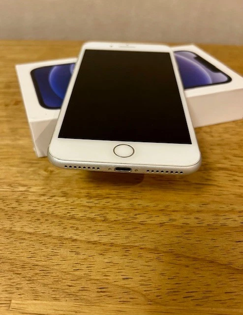 Apple iPhone 8 Plus - 64GB - Argento (Sbloccato) - Immagine 3 di 4