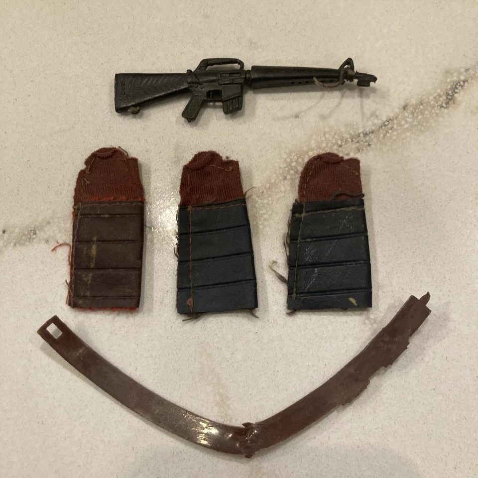 Original 1974 MEGO Planet Of The Apes Soldier 3 Gloves, 1 Bando Strap, & 1 Rifle - Image 2 of 4