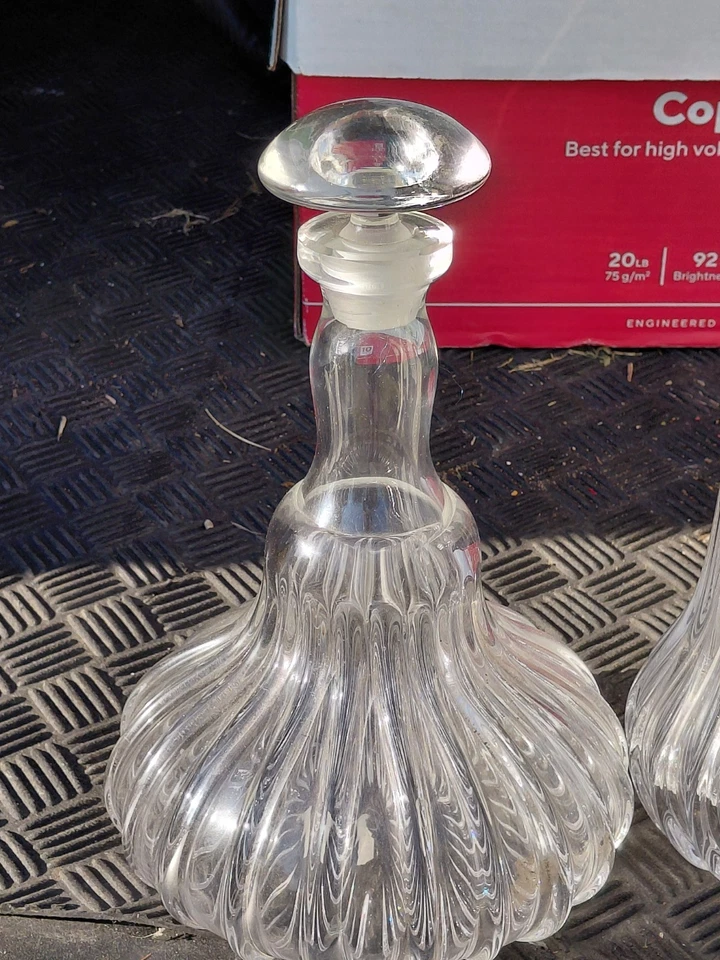 Garrafa decantadora de vinho antiga de vidro rígido - Imagem 2 de 4