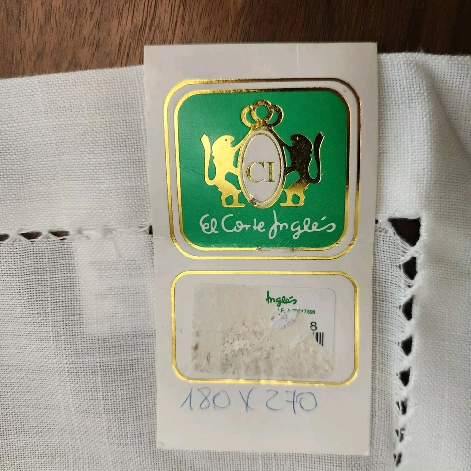 El Corte Ingle's Embroidered White Polyester Tablecloth 70" x 106" & 11 Napkins - Image 4 of 4