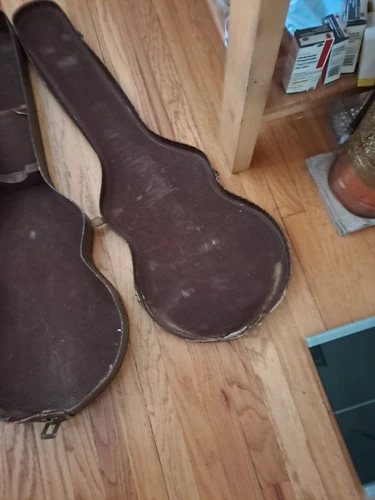 USED VINTAGE 60s GIBSON MELODY MAKER CASE. NEEDS WORK!!!