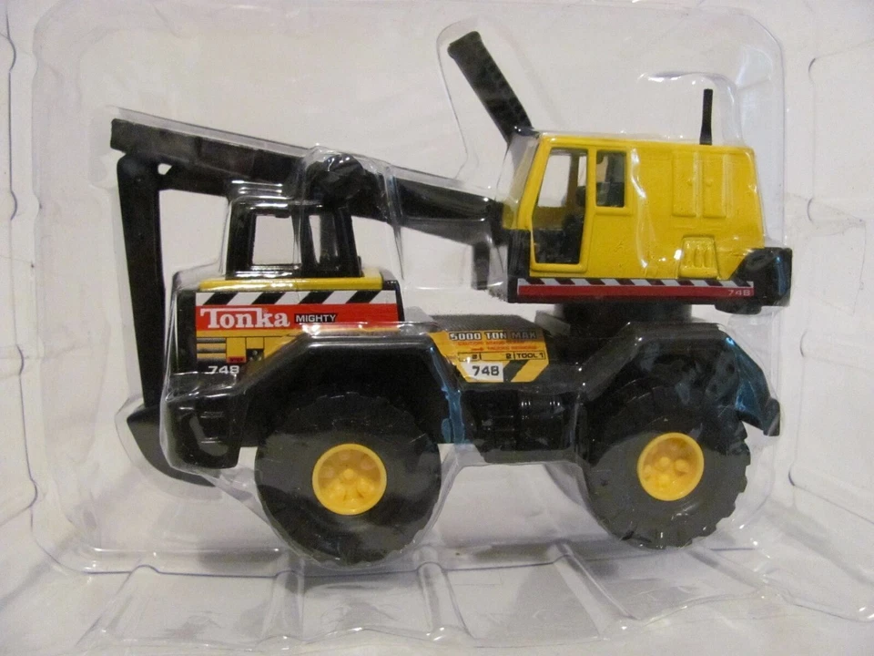 Promotional Mighty 748 Die Cast Construction Toy Backhoe Hasbro Tonka 2001 - Image 3 of 4