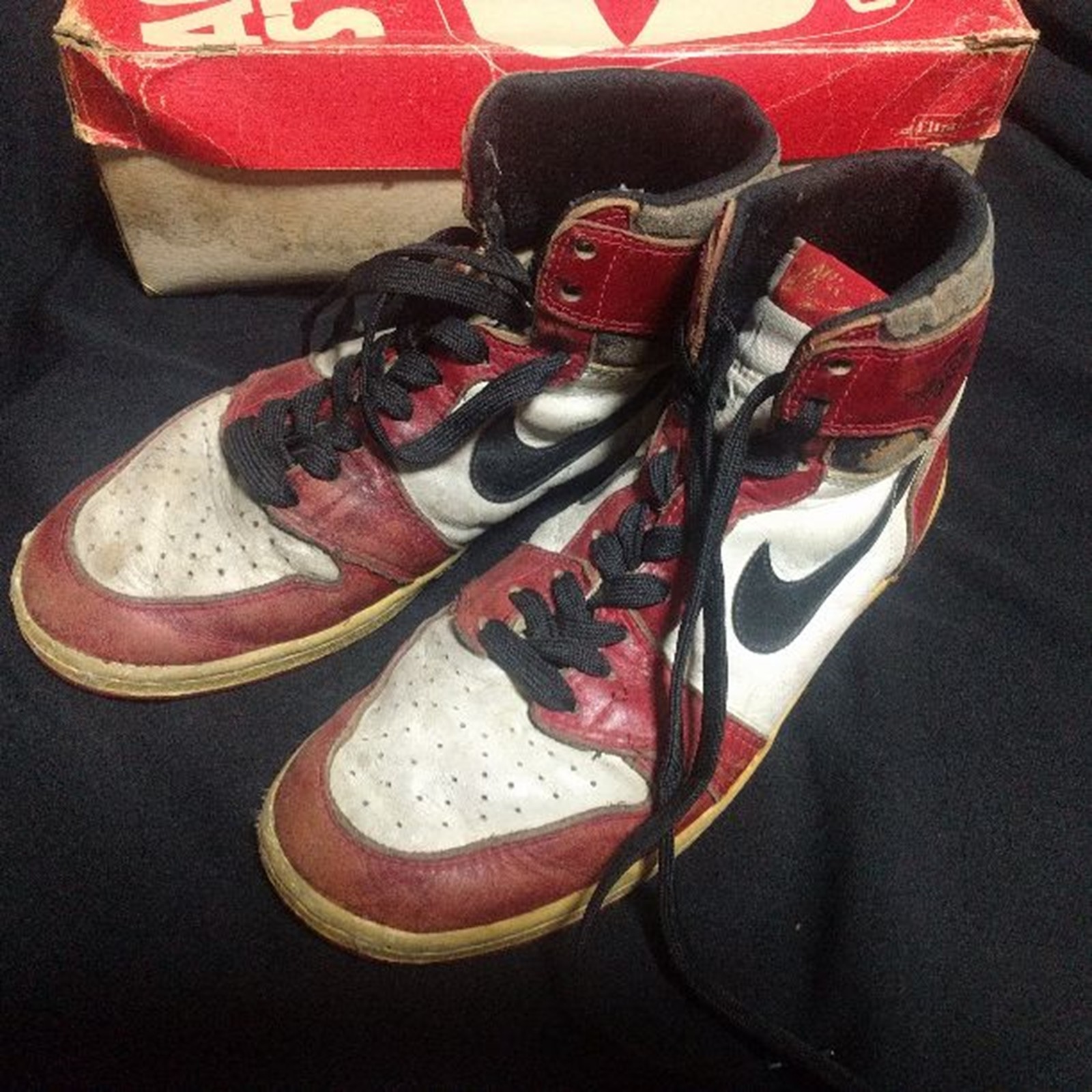 1985 Original Nike Air Jordan I 1 Red Black White Chicago OG US101/2 1985 Original Nike Air Jordan I 1 Red Black White Chicago OG US101/2