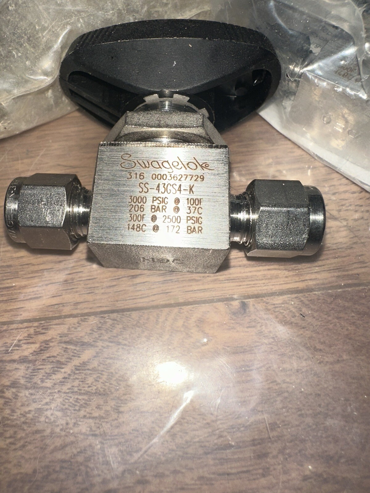 NEW Swagelok SS-43GS4-K Stainless Steel 1-Piece 1/4” Tube 40G Series Ball Valve