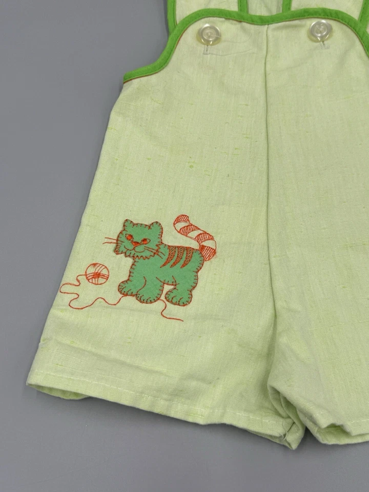 Mono de Colección Mameluco Jon Jon Gato Verde con Hilo Cosido Delantero Talla 12 Meses Foto 2 de 4