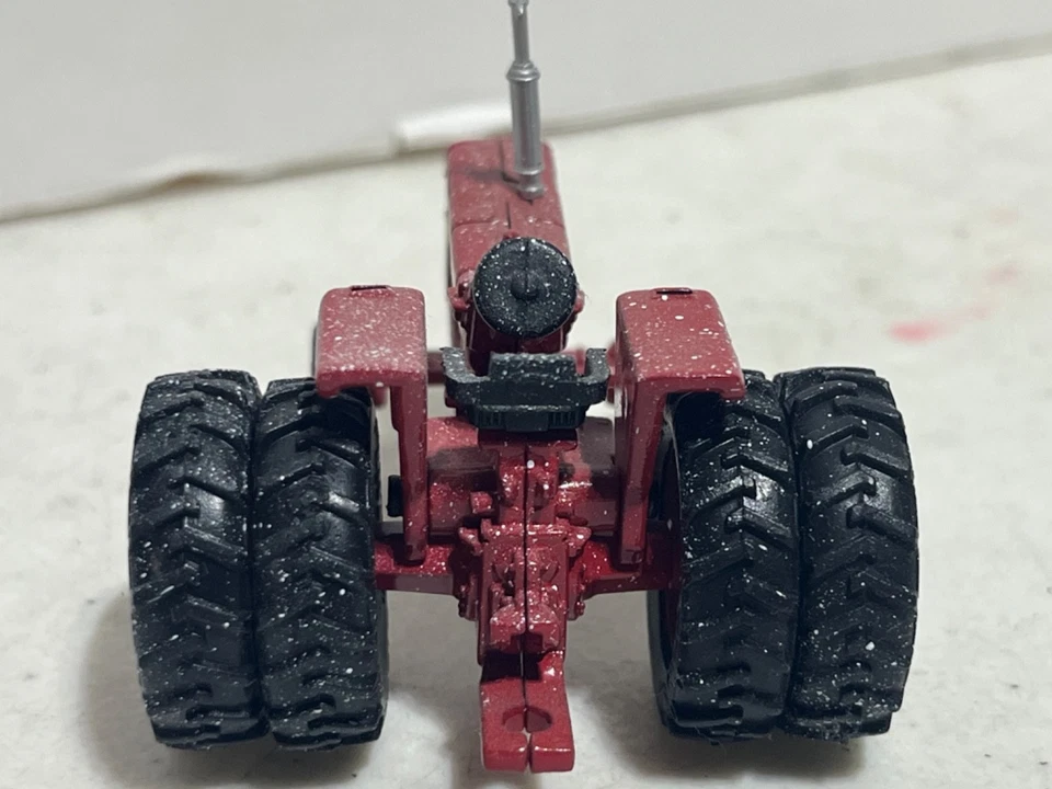 Farmall 706 Diesel Tractor Snowy Edition w Rear Duals 1/64 Scale by Ertl - Image 2 of 4