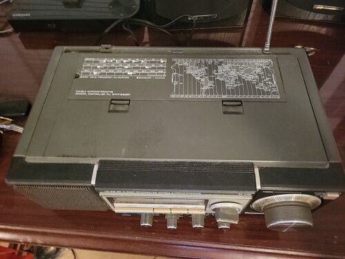 Ricevitore radio vintage Panasonic RF-3100 FM AM SW 31 bande funzionante - Foto 2 di 6