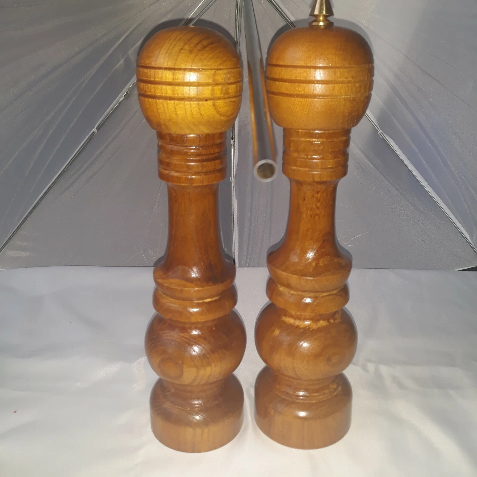 Vintage Carved Wood Salt And Pepper Mill Grinders Light Wood