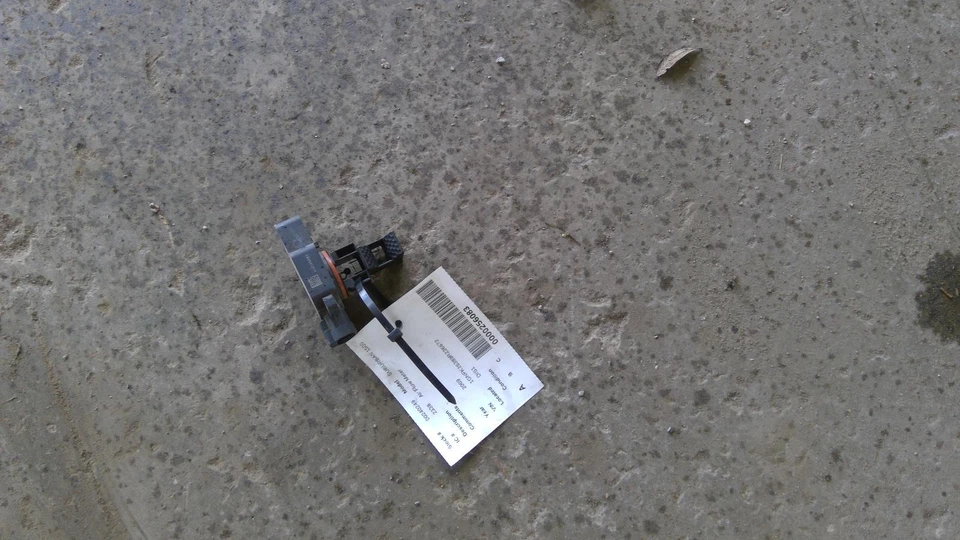 Medidor de flujo de aire de inyección de combustible usado se adapta a: Chevrolet Suburban 1500 2009 grado 3,0 Foto 2 de 4