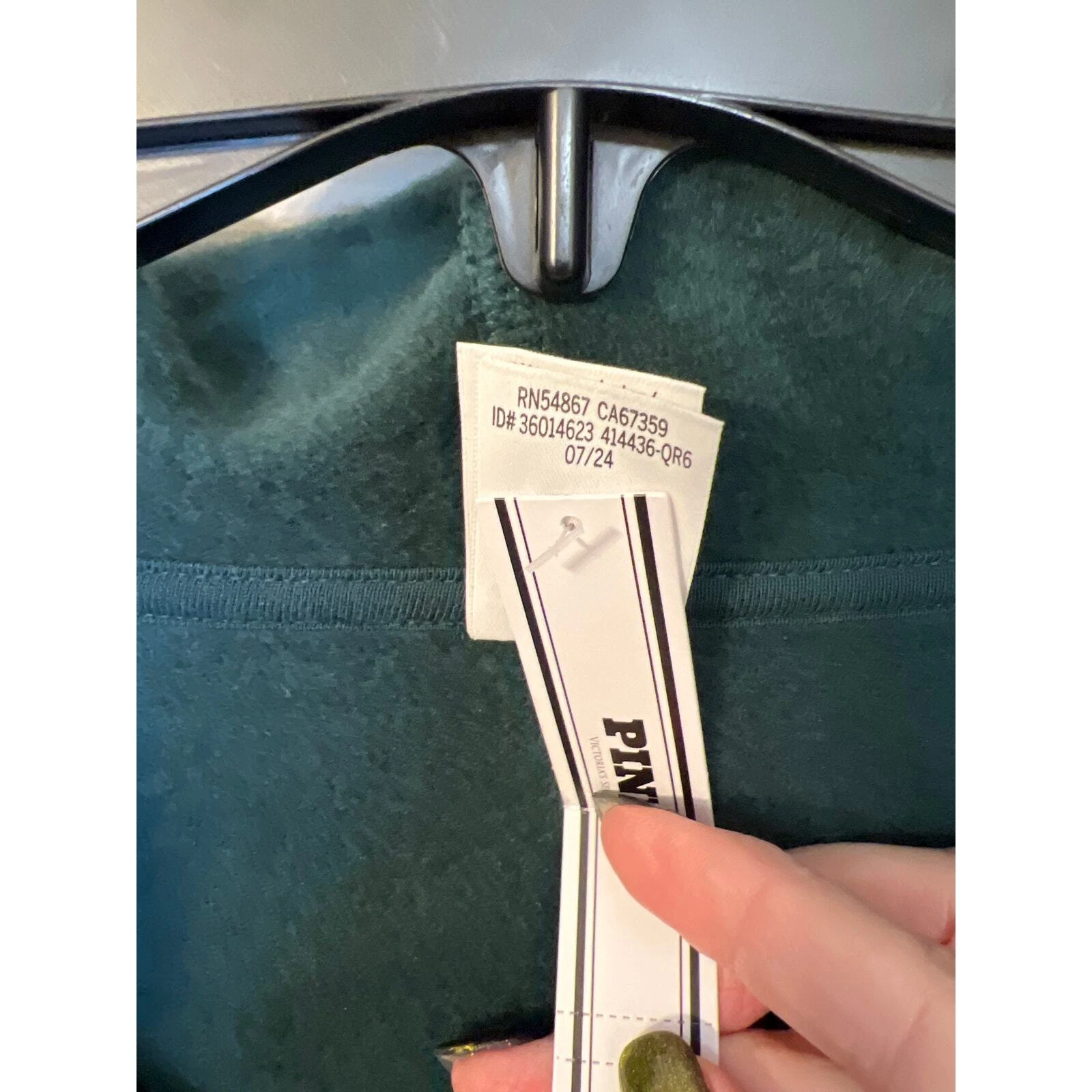 UNDERCOVER Felpa con cappuccio verde ricamata Victorias Secret ROSA Love Aspen taglia M