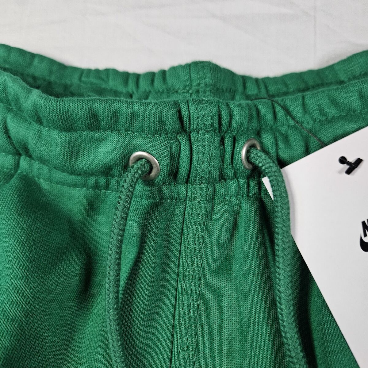Nike Green Athletic Shorts Standard Above Knee FN3520-365 Nike Green Athletic Shorts Standard Above Knee FN3520-365