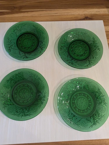 Set Of 4 Vintage Green Anchor Hocking Glass 4.5 Inch SAUCER PLATE Emerald Green