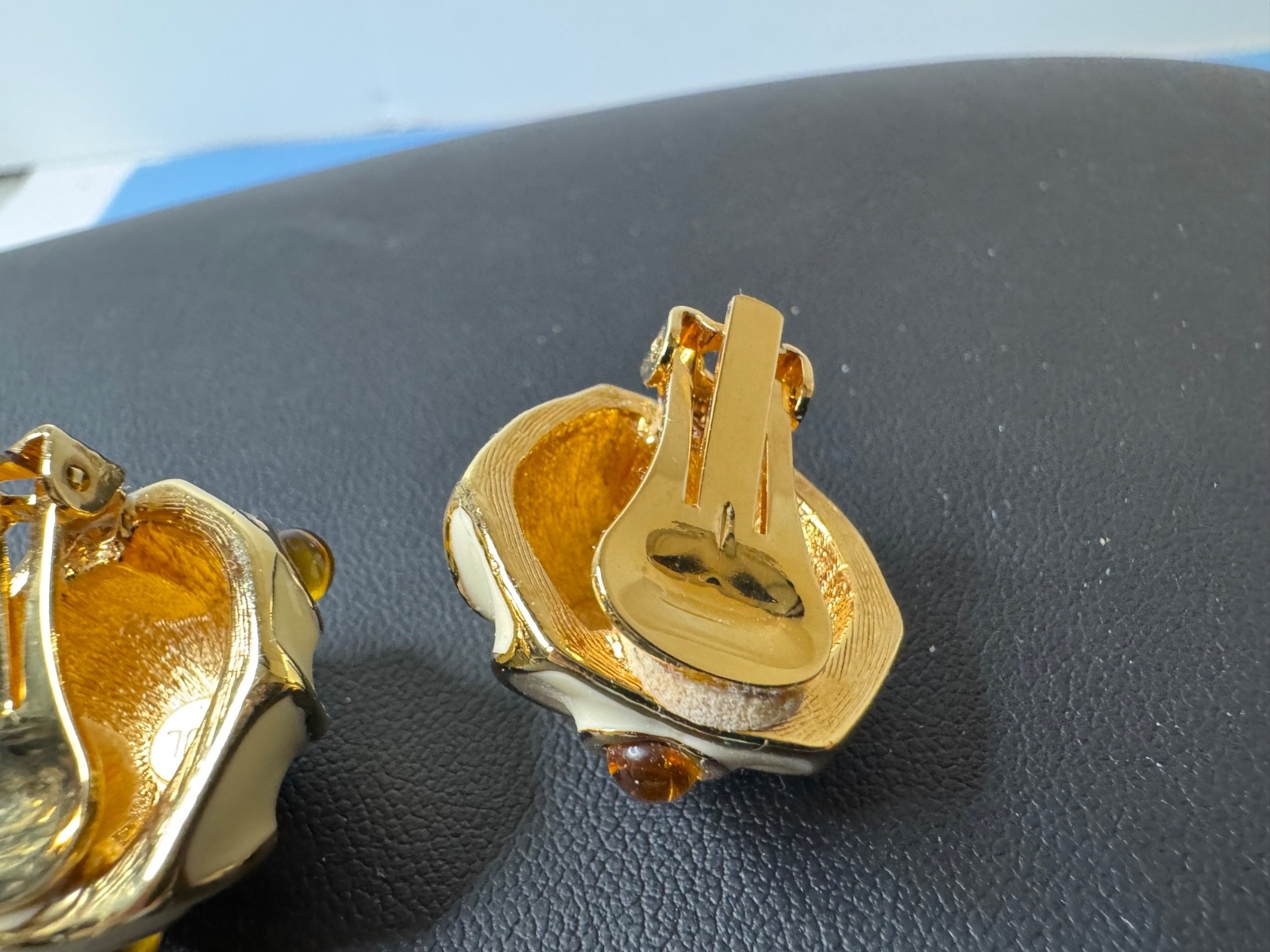 VTG KENNETH JAY LANE CLIP EARRINGS GOLD WITH ENAM… - image 9