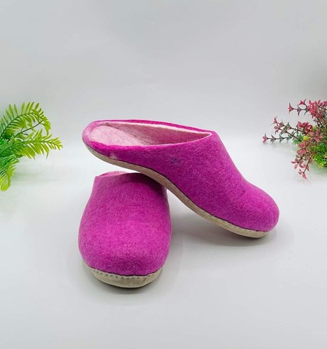 Pantofole fatte a mano in feltro bagnato 100% lana con suola in lattice naturale, rosa - Foto 1 di 8