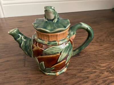 MAJOLICA GLAZED CERAMIC TEAPOT W/ FROG ON LILY PAD BAMBOO JUNGLE MOTIF