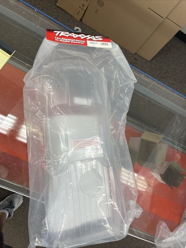 Traxxas 4921 - T-Maxx 3.3 Pre-Cut Body, Clear • - Picture 2 of 2