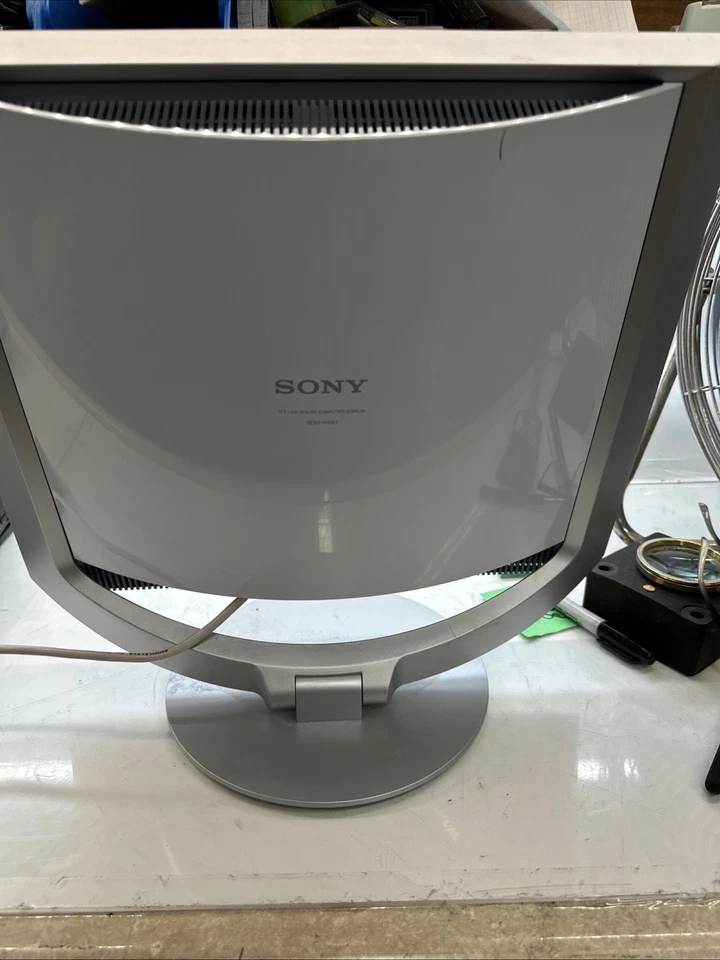 Sony SDM-HS93 LCD Monitor Color Computer Display White - Image 4 of 4