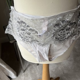 34B  Triumph Peony Florale Bra Underwired Supportive Lingerie