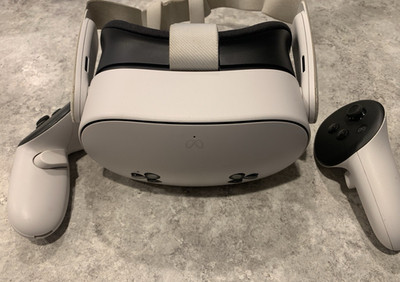 Meta Oculus Quest 3s White USB-C with Controllers